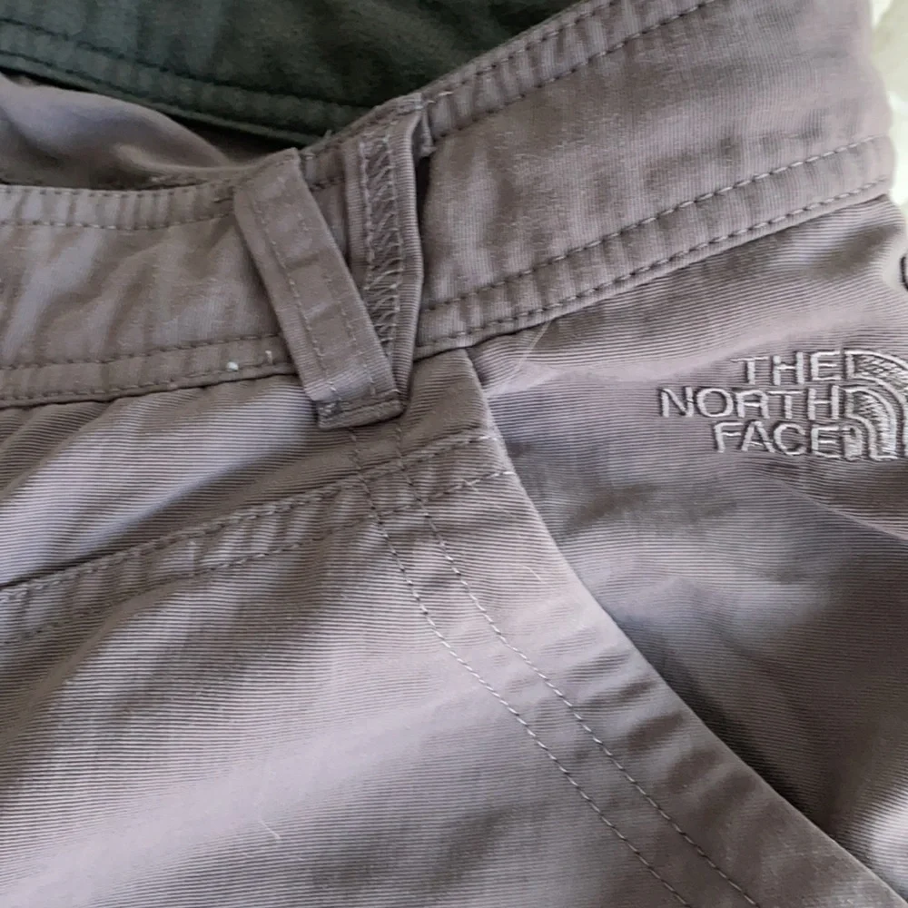 The North Face Hiking Trail Shorts Taupe Brown Gray Zip Pocket Size 8 EUC